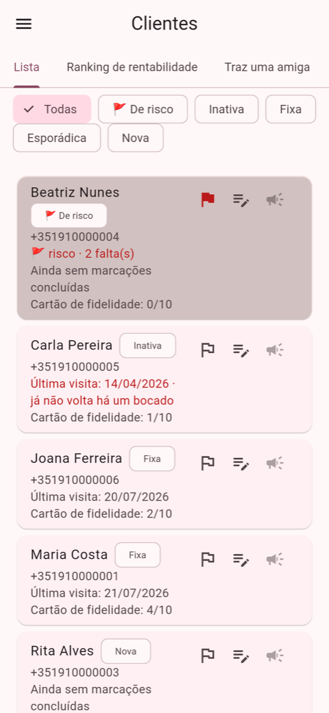 Lista de clientes do Nails Book segmentada por fixas, novas, em risco e inativas